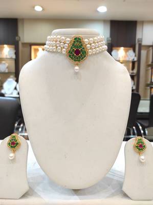 White pearl chokers 1