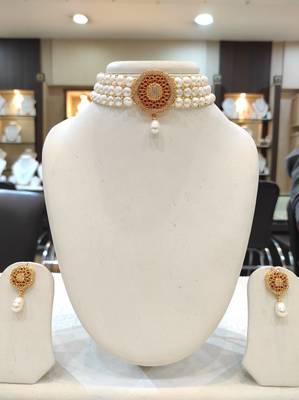 White pearl chokers 1