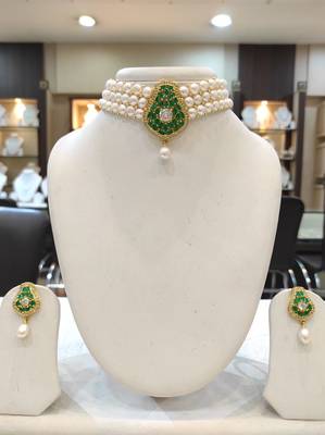 White pearl chokers 1