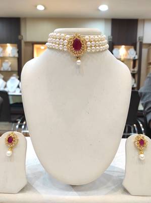 White pearl chokers 1
