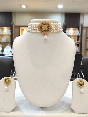 White pearl chokers 1