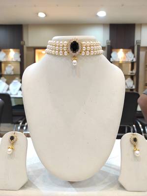 White pearl chokers 1