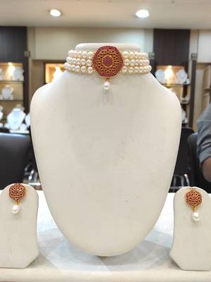 White pearl chokers 1