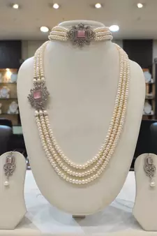 White pearl necklaces