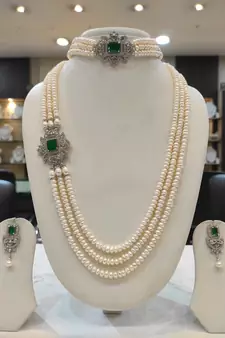 White pearl necklaces