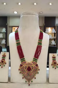 Multicolor necklaces