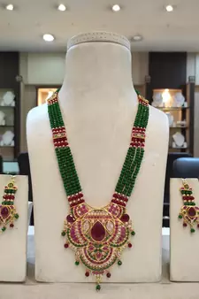 Multicolor necklaces