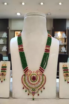 Multicolor necklaces