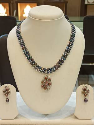 Black pearl necklaces 1