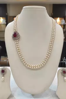 White pearl necklaces