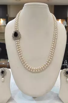 White pearl necklaces