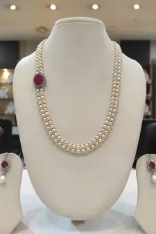 White pearl necklaces