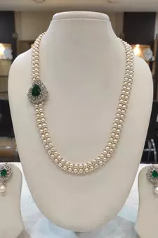 White pearl necklaces