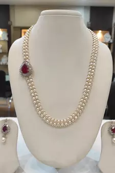 White pearl necklaces