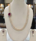 White pearl necklaces