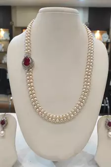 White pearl necklaces