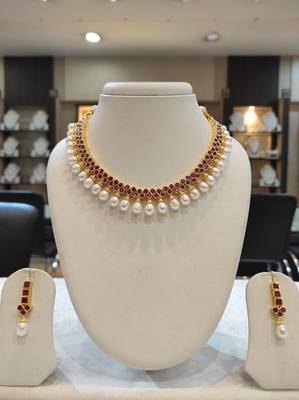 White pearl necklaces 1