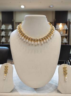 White pearl necklaces 1