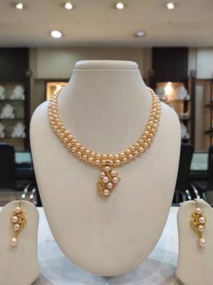 Pink pearl necklaces 1