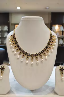 Blue pearl necklaces