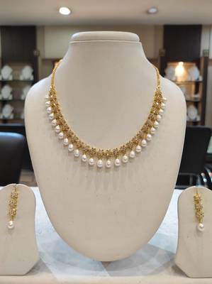 White pearl necklaces 1
