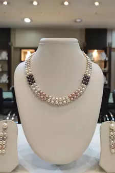 Multicolor pearl necklaces