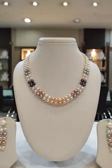Multicolor pearl necklaces