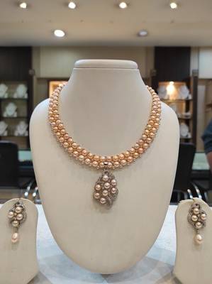 Pink pearl necklaces 1