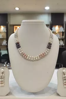 Multicolor pearl necklaces