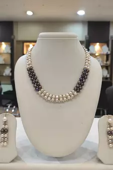 Multicolor pearl necklaces