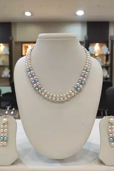 Multicolor pearl necklaces