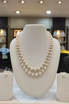 White pearl necklaces