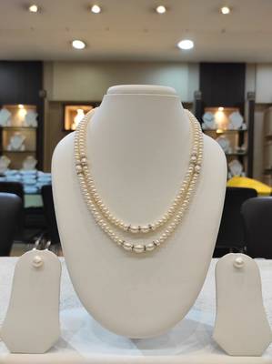 White pearl necklaces 1