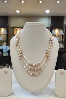 Multicolor pearl necklaces