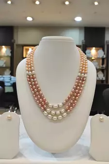 Multicolor pearl necklaces