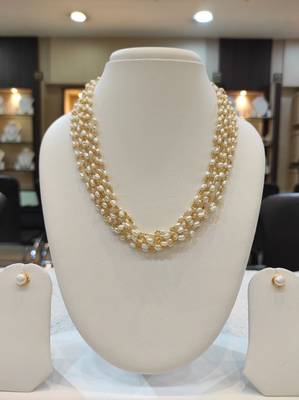 White pearl necklaces 1