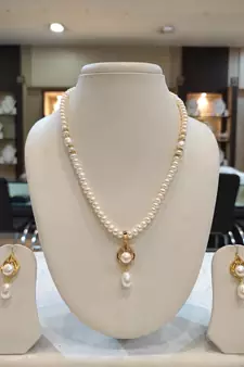 White pearl necklaces