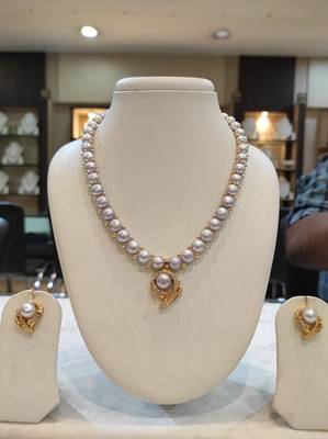 Grey pearl necklaces 1