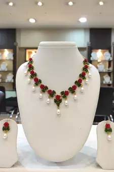 Multicolor pearl necklaces