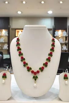 Multicolor pearl necklaces