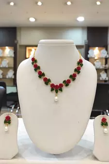 Multicolor pearl necklaces