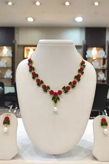 Multicolor pearl necklaces