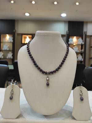 Black pearl necklaces 1