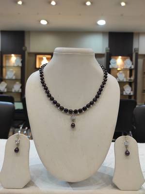 Black pearl necklaces 1