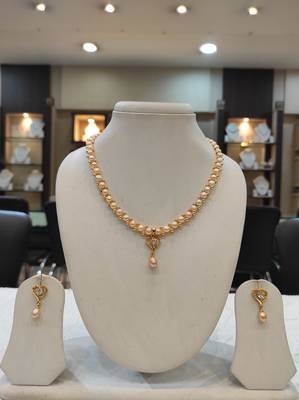Pink pearl necklaces 1