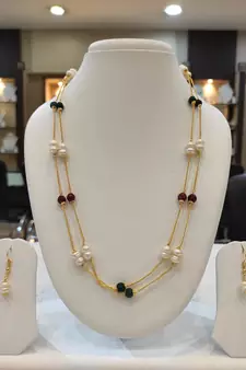 Multicolor pearl necklaces