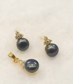 Black pearl pendants