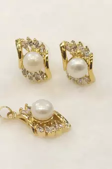 White pearl pendants