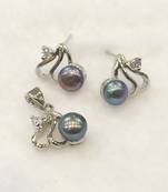 Black pearl pendants