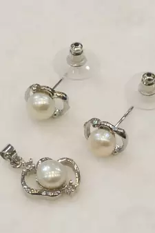 White pearl pendants